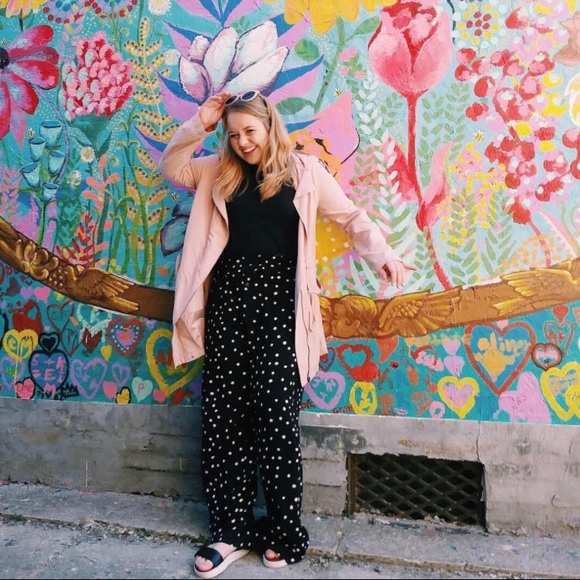 Meet your Posher, Mikayla - Picture 1 of 1